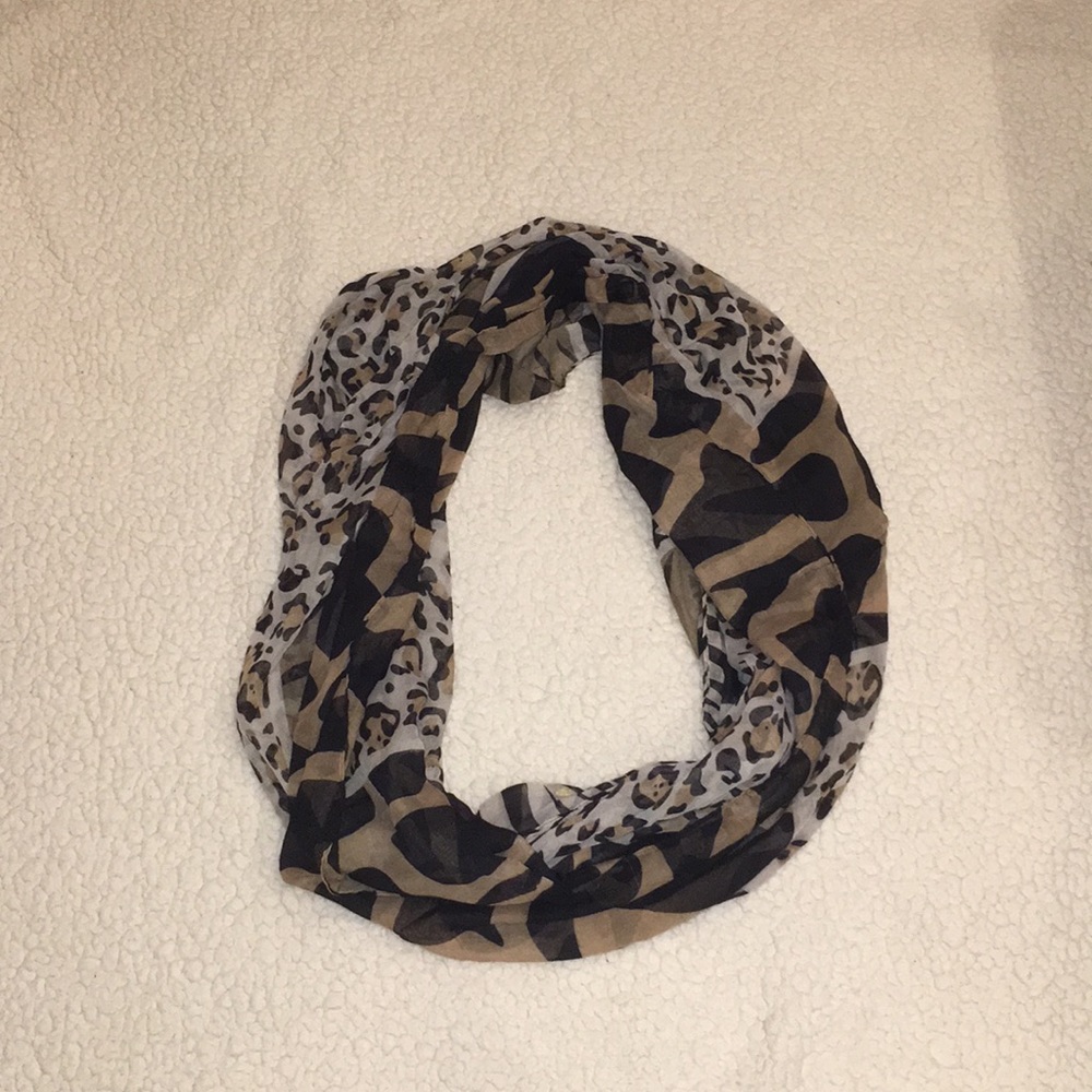 ✨ 3/$12 Infinity scarf✨